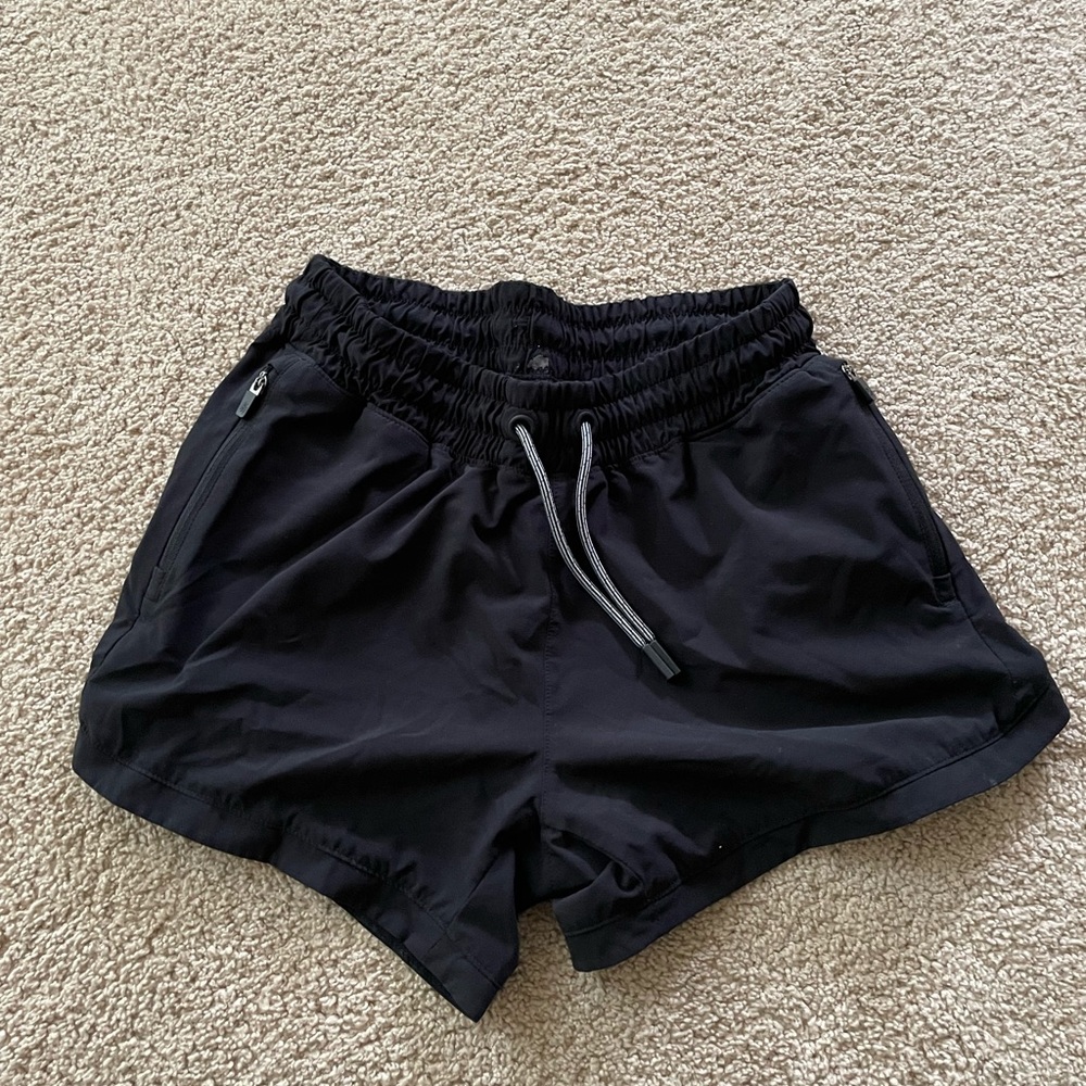 Athleta girl size Xl black athletic shorts with pockets